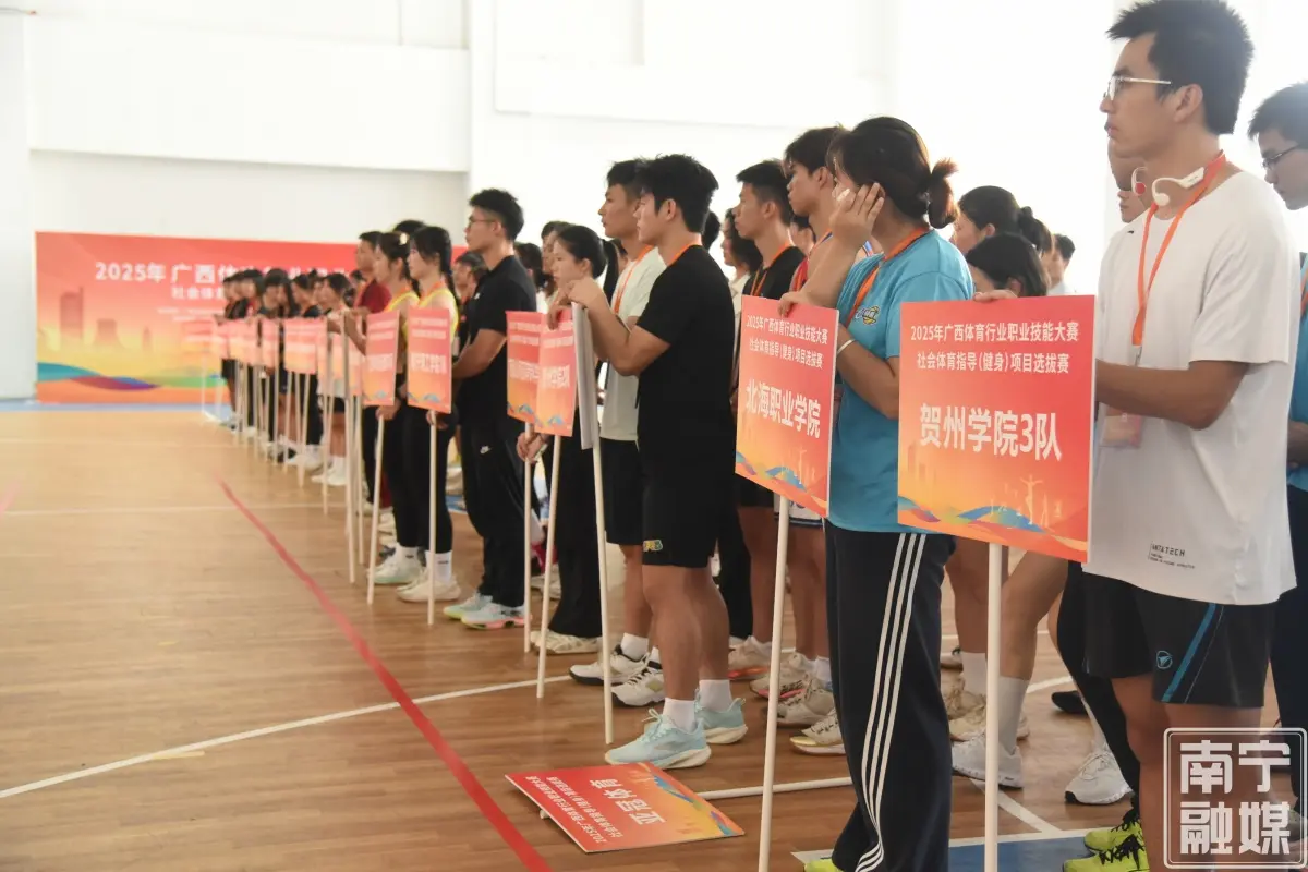 赛选手赵青, img, 余名选手在