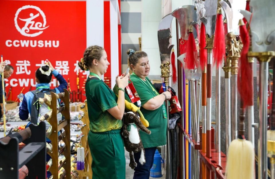 项赛事, 亚告诉记者